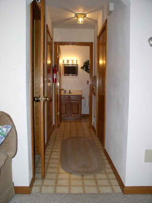 [2340-08.jpg]